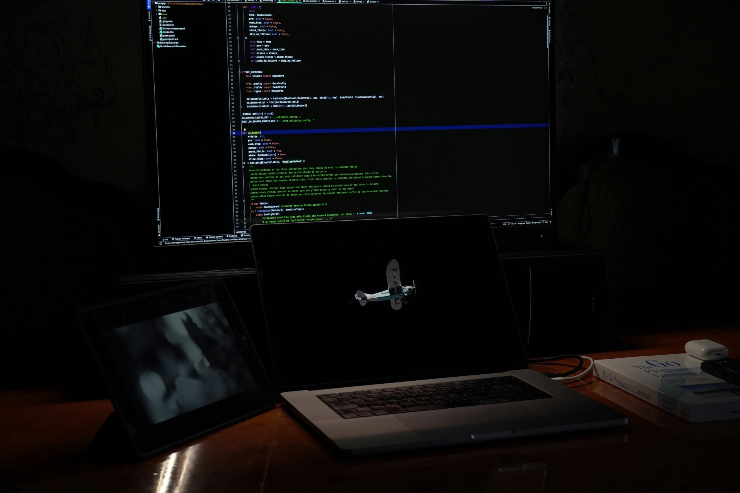 photo-1692772819238-7c3fd60917cd